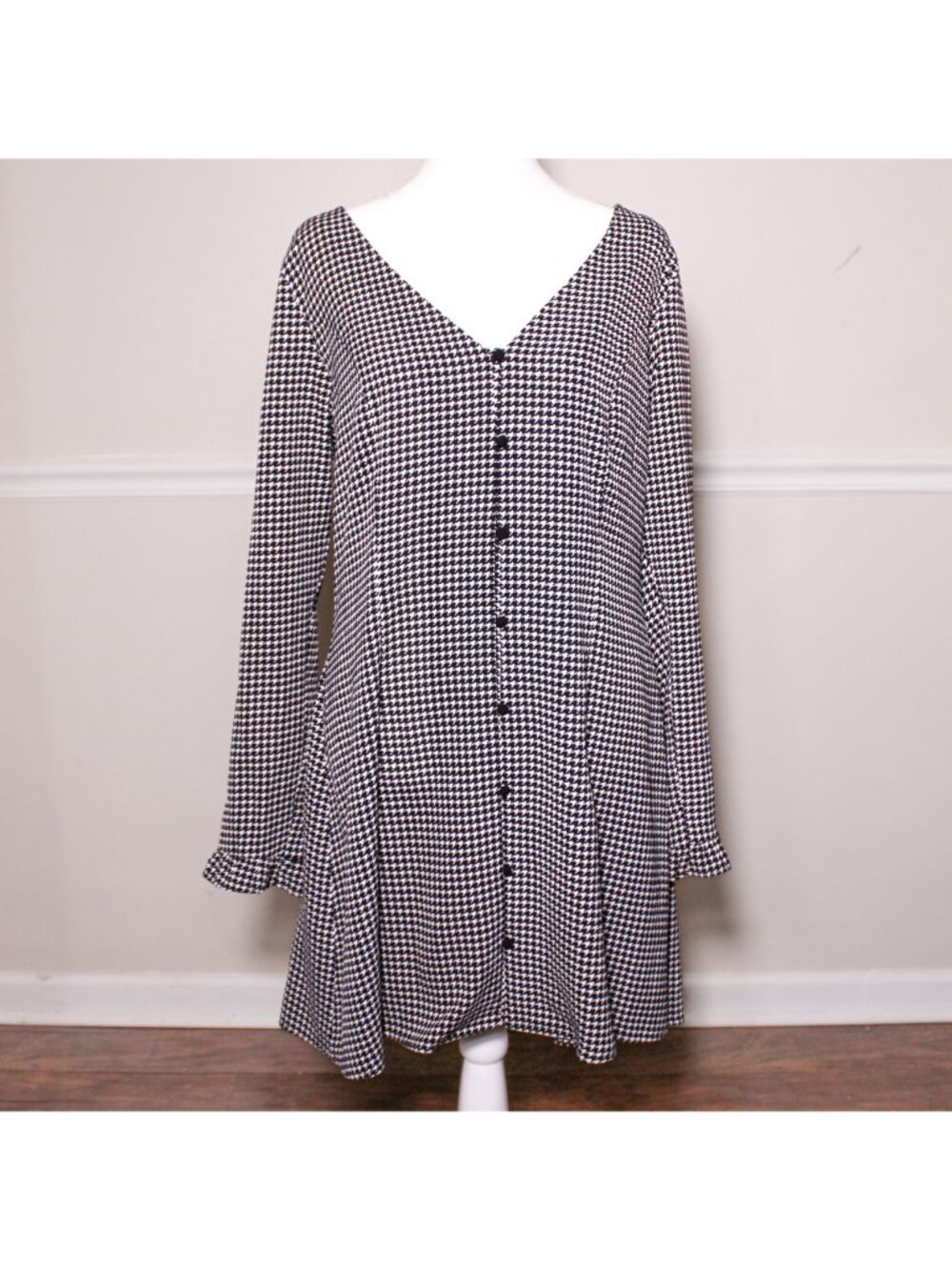 Divided H&M Black & White Houndstooth Button Front Ruffle Sleeve Academia 12